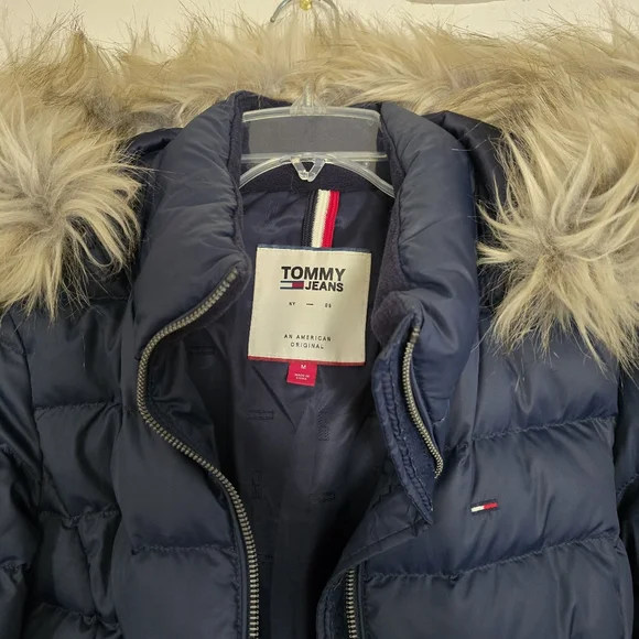 Tommy Hilfiger Navy Puffer Jacket with Faux Fur Hood Size M - Picture 2 of 9